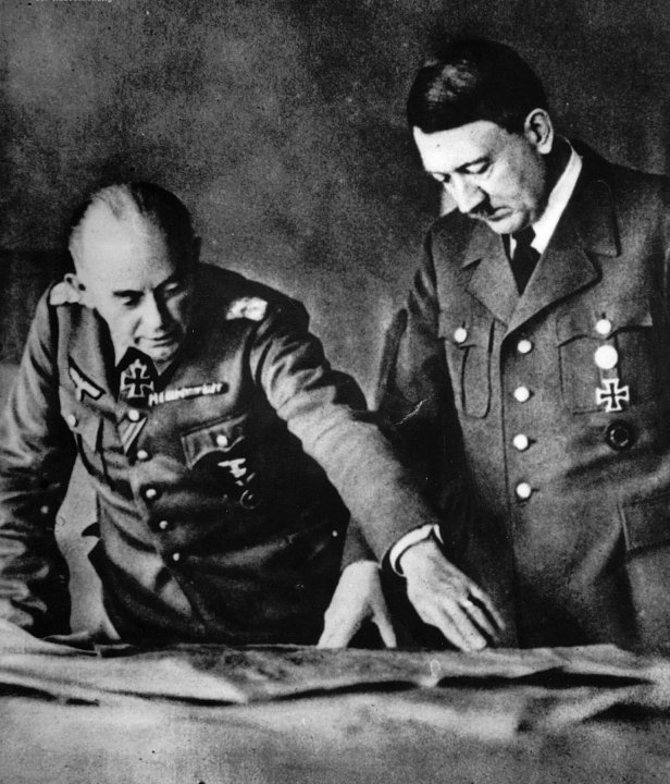 Адольф Гитлер планирует свой следующий шаг
