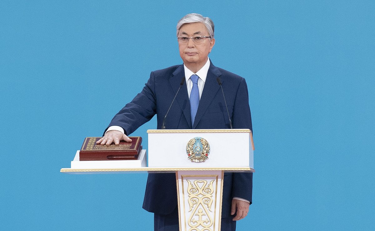 Избранный президент Казахстана Касым-Жомарт Токаев на церемонии принесения присяги народу Казахстана во время вступления в должность президента. 12 июня 2019 года