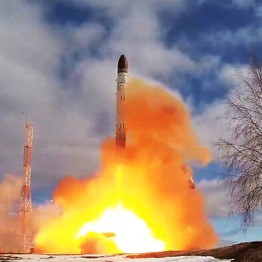 Что с сарматом ракетой случилось. Российские ракеты. Пуск сармат плесецк. Что с сарматом ракетой случилось. Сармат пуск 2022.