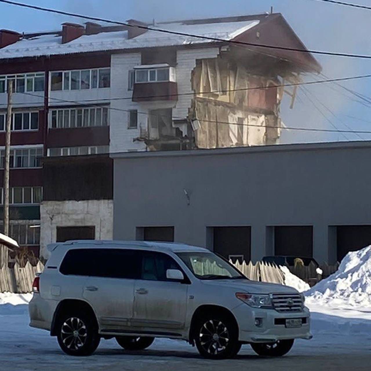 Число погибших при обрушении дома на Сахалине возросло до семи:  Происшествия: Россия: Lenta.ru