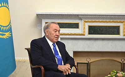 Назарбаев поздравил Токаева с победой на выборах президента Казахстана