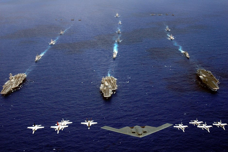 Бомбардировщик B-2 Spirit и авианосные ударные группы ВМС США