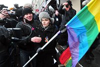 В России приняли закон об ЛГБТ-пропаганде. Кого он коснется и как будут наказывать нарушителей?