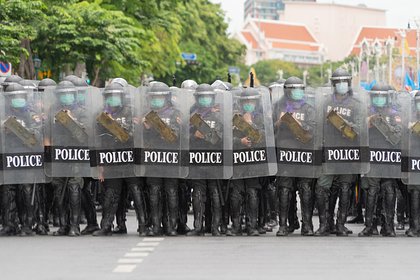 В Таиланде полиция начала защищать туристов от навязывающих секс трансвеститов