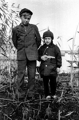 Фотограф Андрей Носов и его старший брат Петр, он стал вертолетчиком