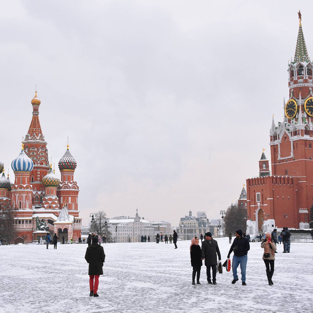 Москва край. Снегу намело на красной площади.