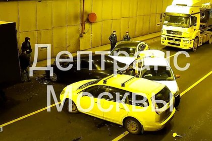 Несколько машин столкнулись в Лефортовском тоннеле в Москве