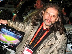 Петр Каменченко — спецкор «Ленты.ру». С 2004 по 2013 год был главным редактором еженедельника «Футбол» и его приложений «Великие клубы», «Великие сборные» и «Великие игроки». Работал на четырех чемпионатах мира и Европы. 