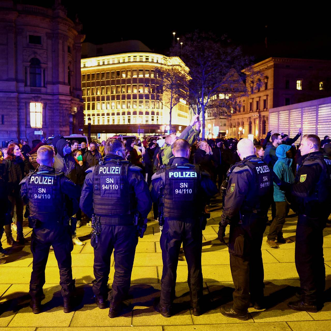 Протесты закончились. Протесты закончились. Протесты закончились. Протестующие в европе. Протесты в лейпциге.