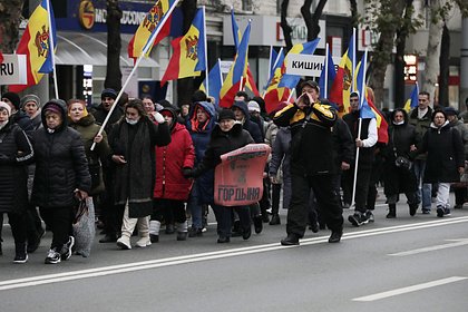 Десятки тысяч человек вышли на протест за отставку Санду в Кишиневе