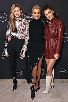 Белла с сестрой Джиджи и матерью Иоландой Хадид на премьере шоу Making A Model With Yolanda Hadid, 2018 год