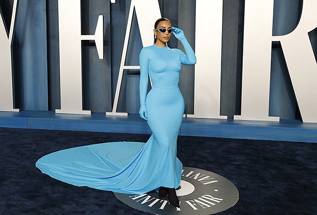 Ким Кардашьян в наряде Balenciaga на вечеринке Vanity Fair Oscar Party в 2022 году