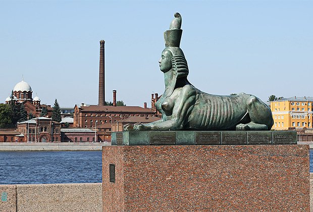 «Сфинксы» — памятник жертвам политических репрессий работы Михаила Шемякина