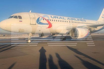 Российский самолет по вине пилотов сел с четырьмя лопнувшими колесами в Иркутске