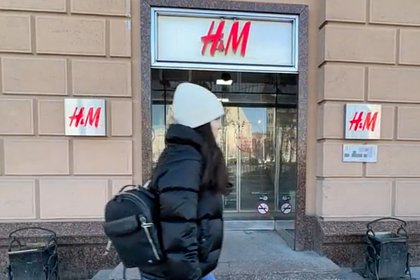 Закрытие магазина H&M в центре Москвы сняли на видео