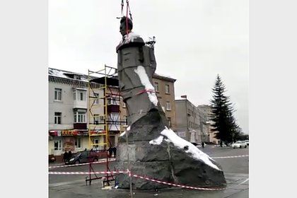 В Хмельницкой области снесли памятник Островскому