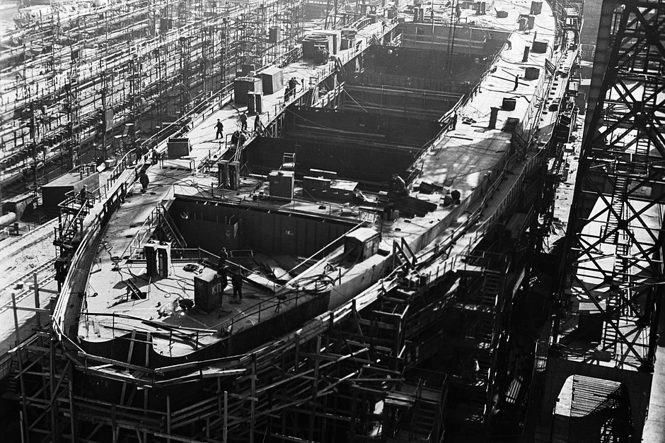 Строительство атомного ледокола «Ленин» — первого в мире надводного судна с ядерной силовой установкой. Ленинград (Санкт-Петербург), 1957 год
