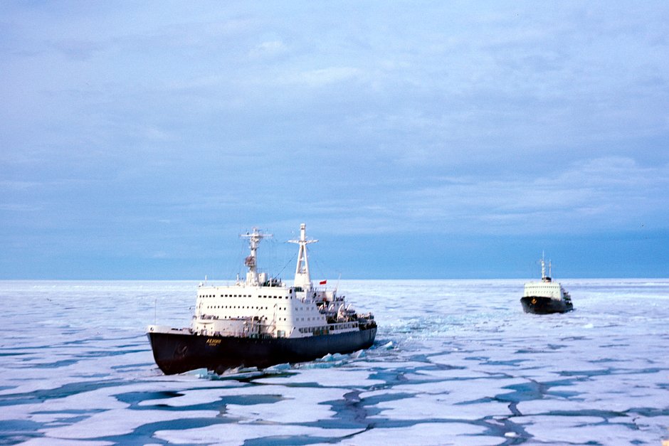 Атомный ледокол «Ленин», флагман ледокольного флота, в Арктике