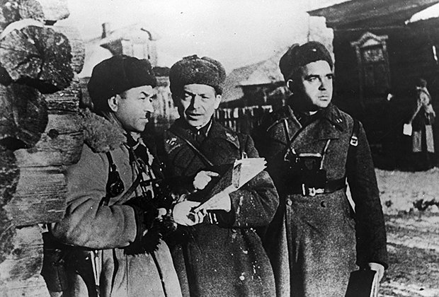 Генерал Иван Панфилов (слева), в день своей гибели в деревне Гусенево 