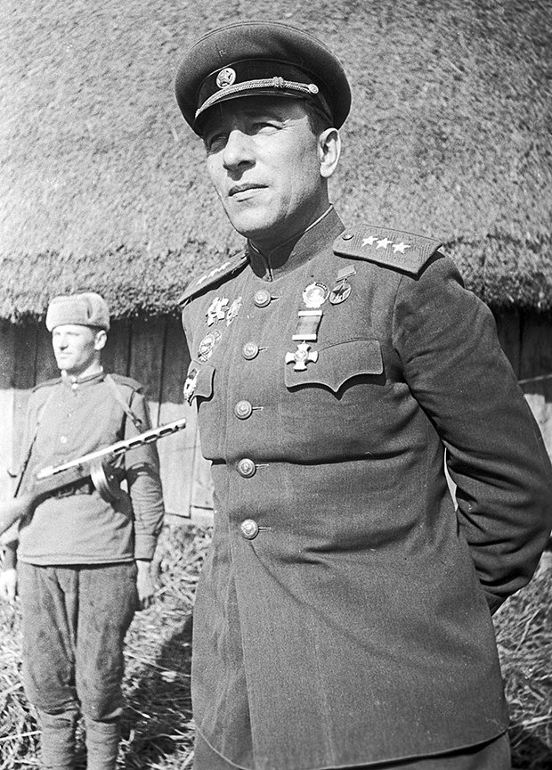 Командующий 1-й Гвардейской танковой армией генерал Михаил Катуков, 1944 год