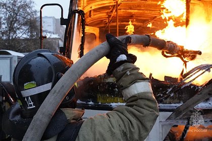 В российском городе переполненный пассажирами автобус загорелся и попал на видео