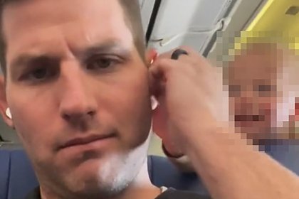 Неоднозначный поступок ребенка в самолете попал на видео и вызвал споры в сети