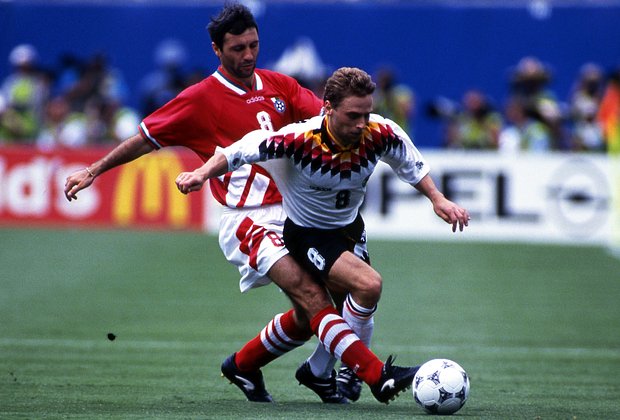 Христо Стоичков (слева) в матче с Германией на ЧМ-1994. Фото: Juha Tamminen / Globallookpress.com
