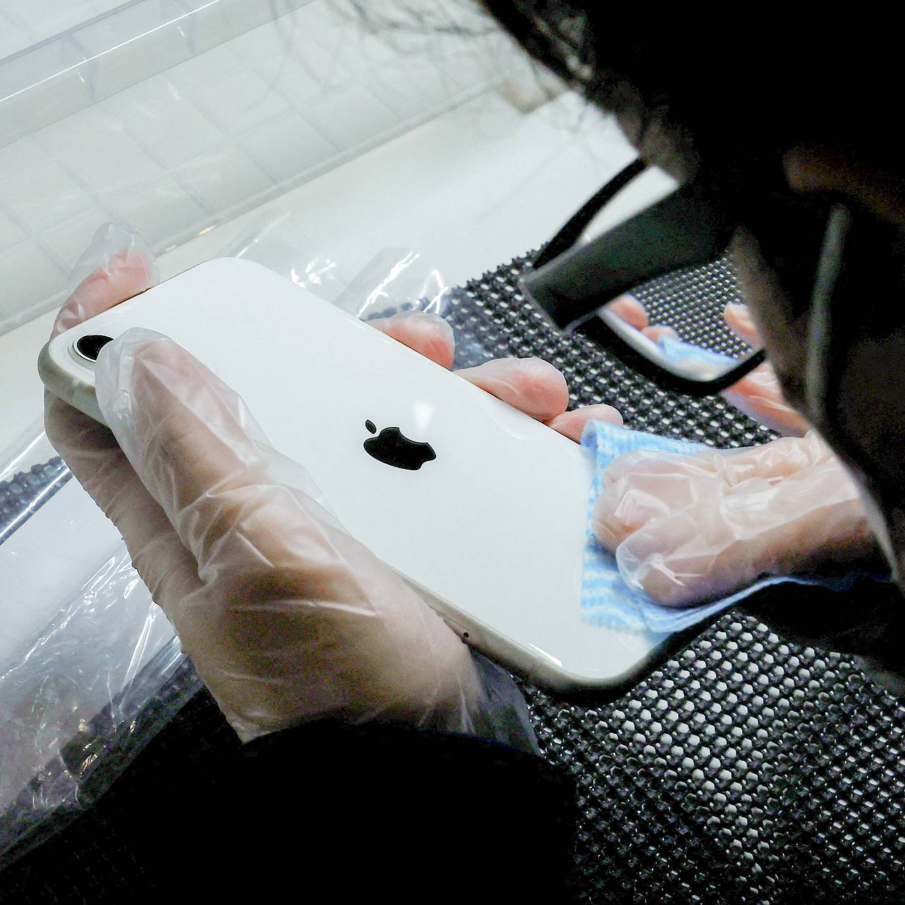 Apple показала iPhone 12 — с плоскими рамками и поддержкой 5G