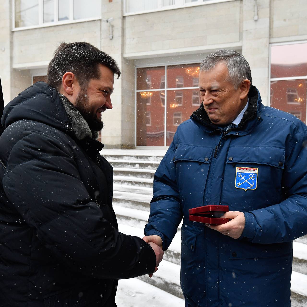 Дрозденко передал для полиции Енакиево компьютеры от жителей Ленобласти:  Регионы: Россия: Lenta.ru