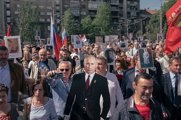 На марше «Бессмертного полка» 9 мая 2022 года в Белграде, Сербия