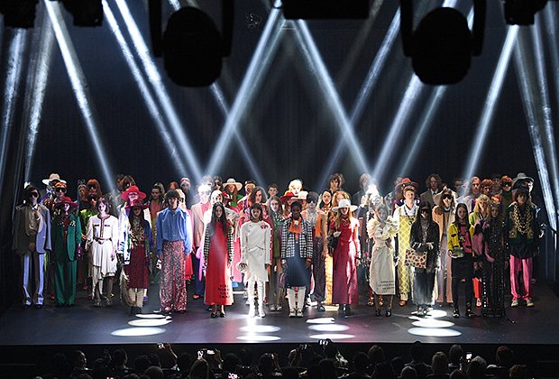 Модели на дефиле Gucci в рамках Недели моды в Париже