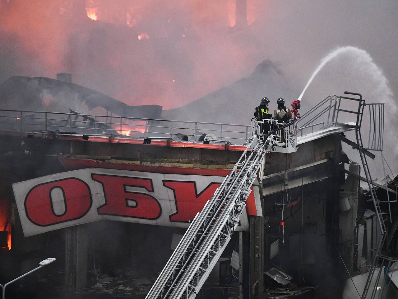 В ТЦ «Мега Химки» под Москвой произошел взрыв и пожар: Общество: Россия:  Lenta.ru