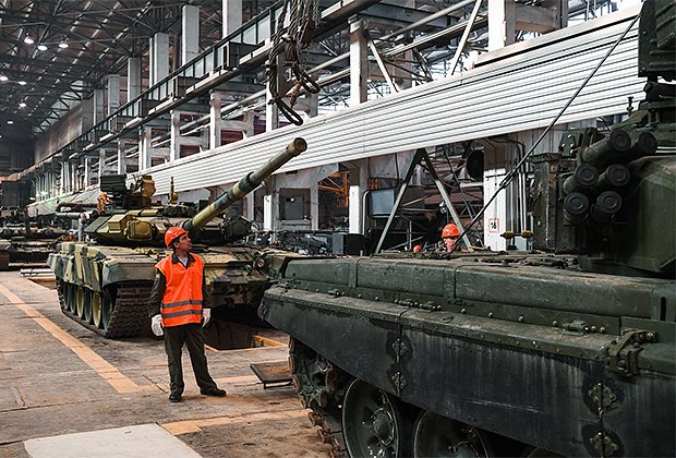 Танк Т-90 в механосборочном цехе «Уралвагонзавода». Фото: Донат Сорокин / ТАСС