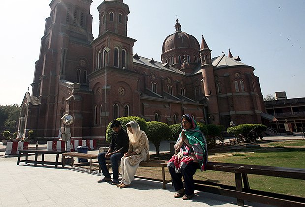 В Лахоре множество католических и протестантских храмов
