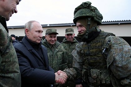 Путин пообещал решить все проблемы с оснащением армии