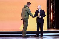 «Колоссальный опыт, яркие эмоции и ценные знания» Путин отметил важность взаимопомощи. Чем отличились волонтеры?