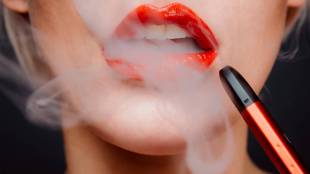 Озвучены последствия электронных сигарет для здоровья десен: Здоровье:  Наука и техника: Lenta.ru