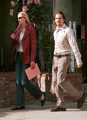 Турман с вторым мужем Итаном Хоуком в Беверли-Хиллз в 2000 году