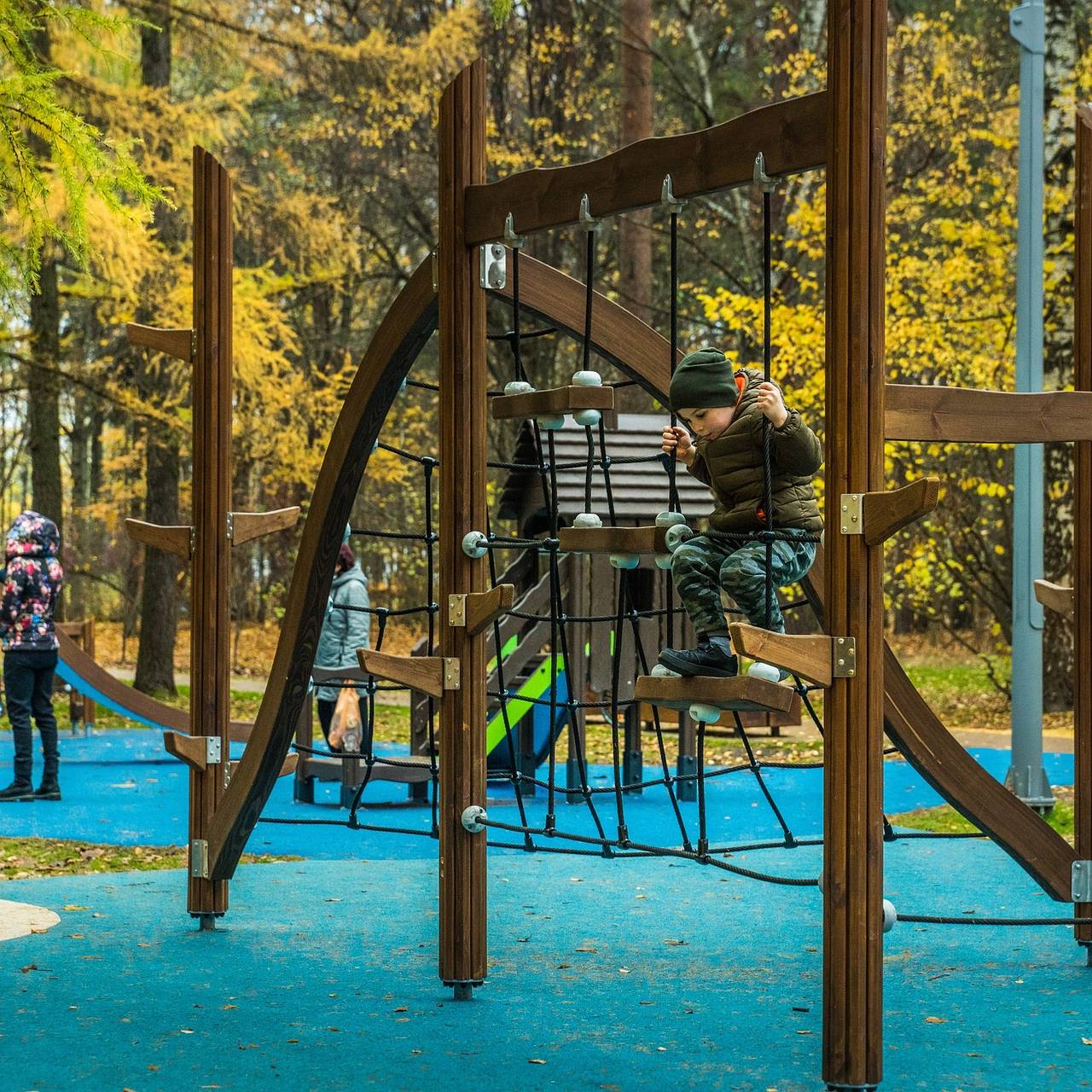 В Москве открыли обновленные детские площадки в экостиле: Москва: Россия:  Lenta.ru