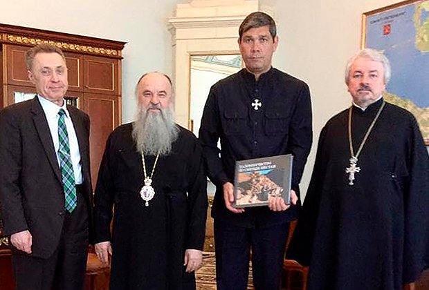 Владимир Кулибаба (второй справа) с представителями Санкт-Петербургской епархии РПЦ