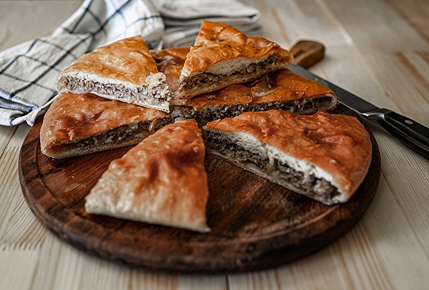 Традиционные осетинские пироги с рубленой говядиной
