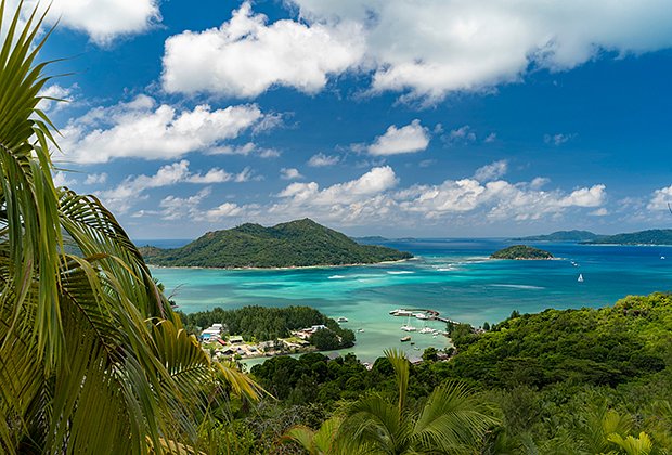 Одним из главных преимуществ Сейшельских островов считается невероятно комфортный и мягкий климат — там всегда в районе плюс 30