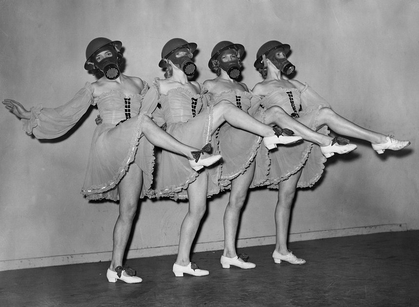 Репетиция британских танцовщиц в 1940 году