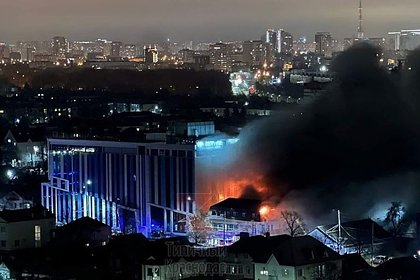 В российском городе загорелось трехэтажное здание