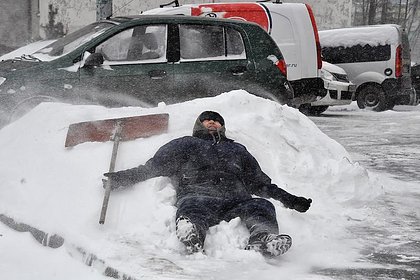 Россиянам перечислили неожиданные полезные свойства ежедневной уборки снега
