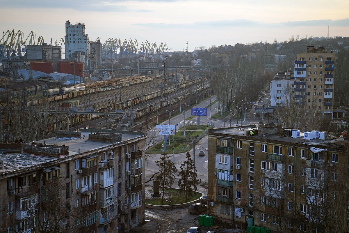 Вид на жилые дома в Мариуполе