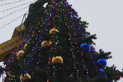 В Керчи объяснили фото новогоднего оформления города в цветах украинского флага