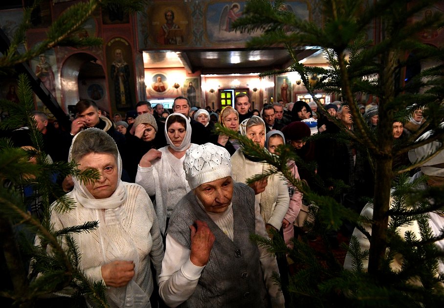 Во время рождественского богослужения в Вознесенском кафедральном соборе в Новосибирске