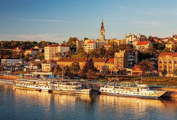 Панорама Белграда с рекой Сава в солнечный день