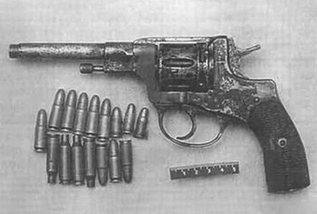 Револьвер системы Нагана Сергея Мадуева. Фото: книга «Бандитский Петербург»